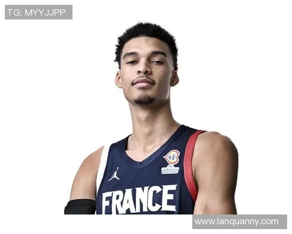 文班亚马亲临北京队训练馆投篮练习引发球迷热议